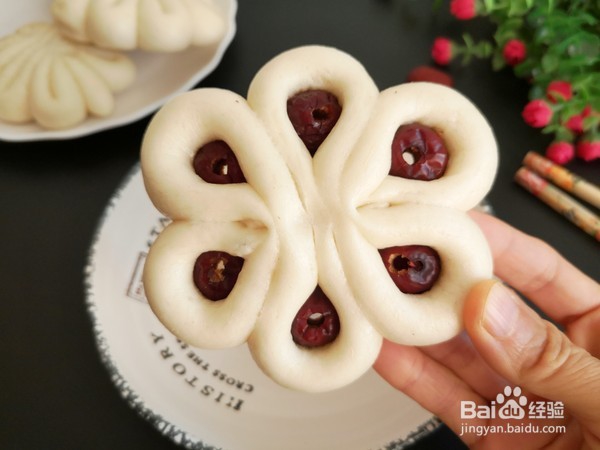 如何做出松软美味的红枣花馒头