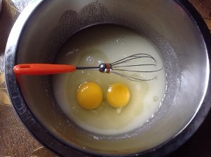 在家简易制作拉花纸杯蛋糕