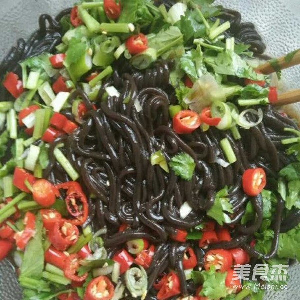 酸辣蕨根粉的做法