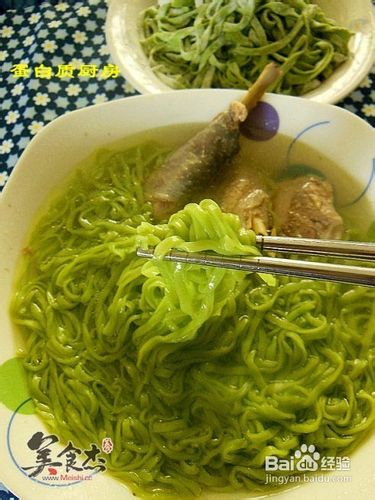 鸡汁菠菜面的做法