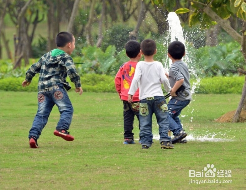 秋天怎样给孩子穿衣服