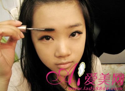 怎样教你让小眼睛化妆后变电眼