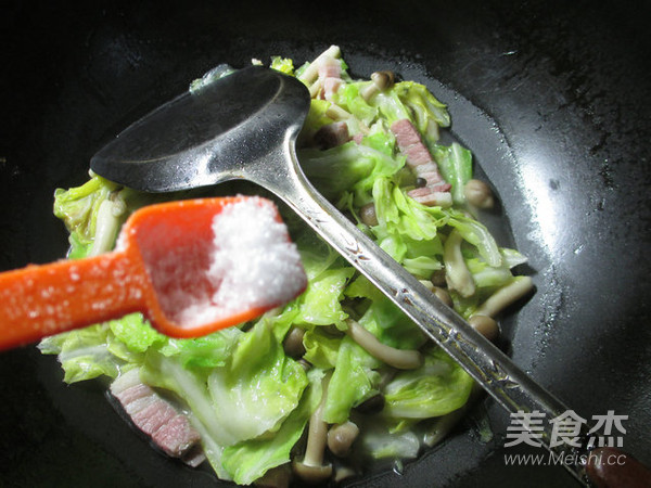 咸肉蟹味菇炒牛心菜