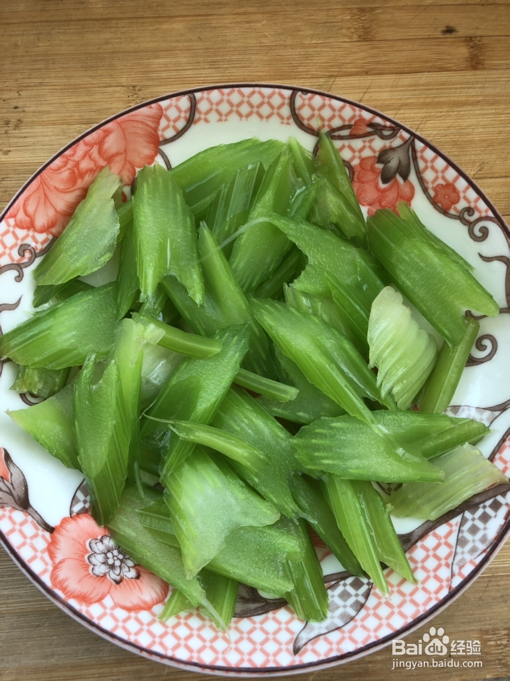姨妈给我做西芹腰果荷兰豆炒虾仁