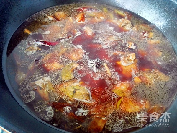 板栗排骨煲的做法