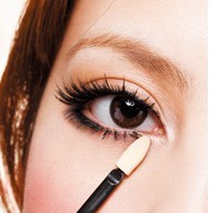 画新颖眼影的方法步骤