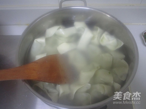 鲜肉荠菜馄饨