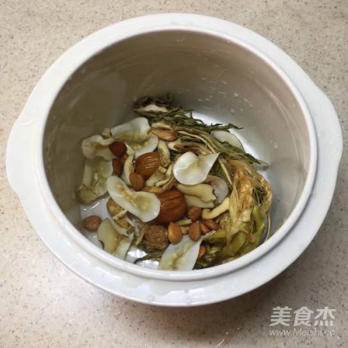 霸王花海底椰排骨湯