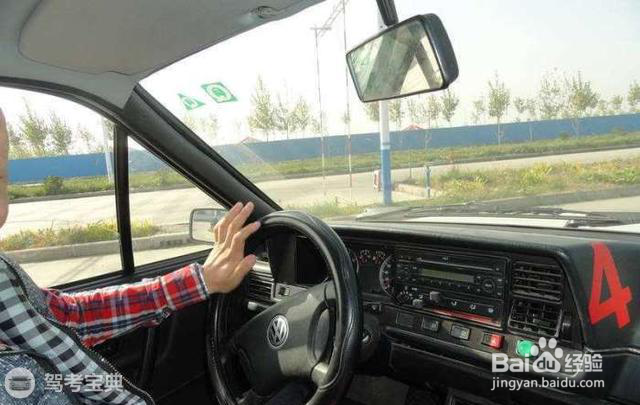 开车时千万不能有的几个小习惯