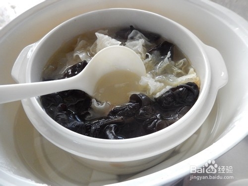 冬季多喝汤防燥：双耳鸡汤