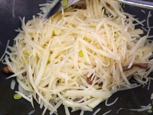 家常酱油土豆丝家常做法详细教程？快手菜
