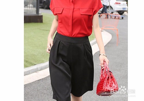 夏季女性应该选择怎样的服装能够更显气质