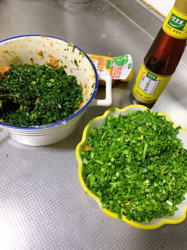 荠菜猪肉馅手工饺子