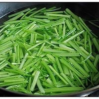 芹菜花生怎么做