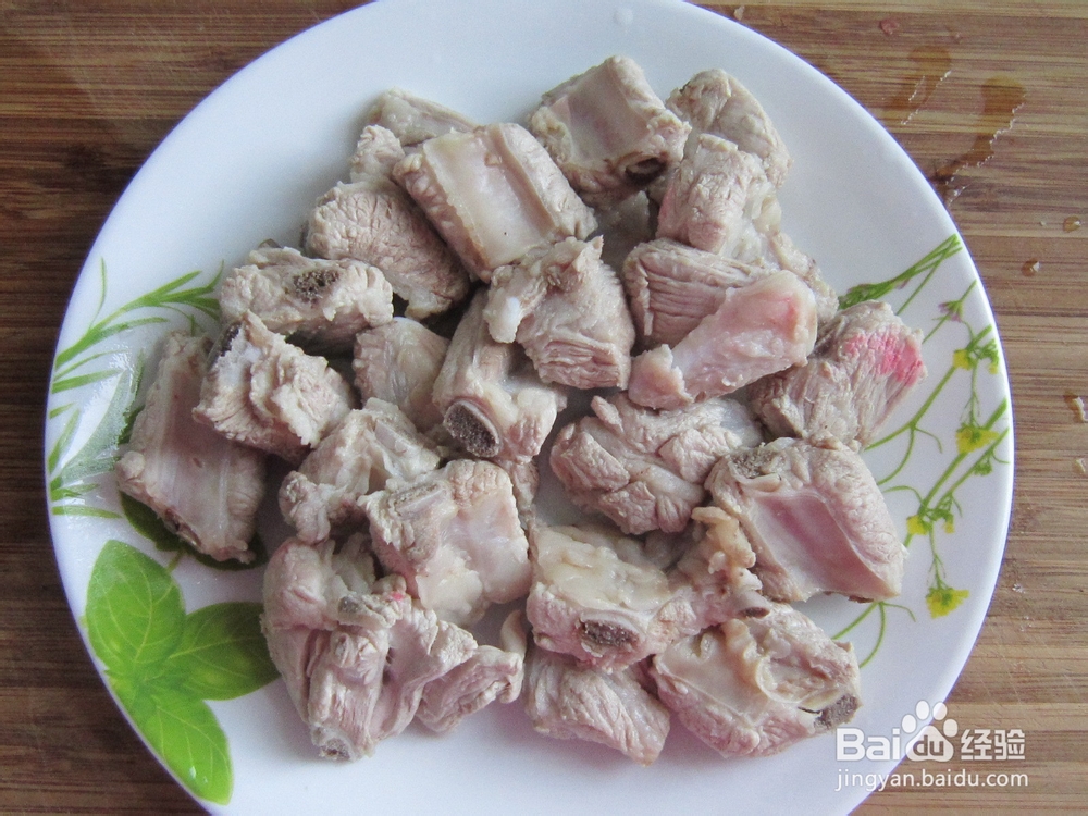 冬季里一碗让人心生温暖的热汤------排骨莲藕汤