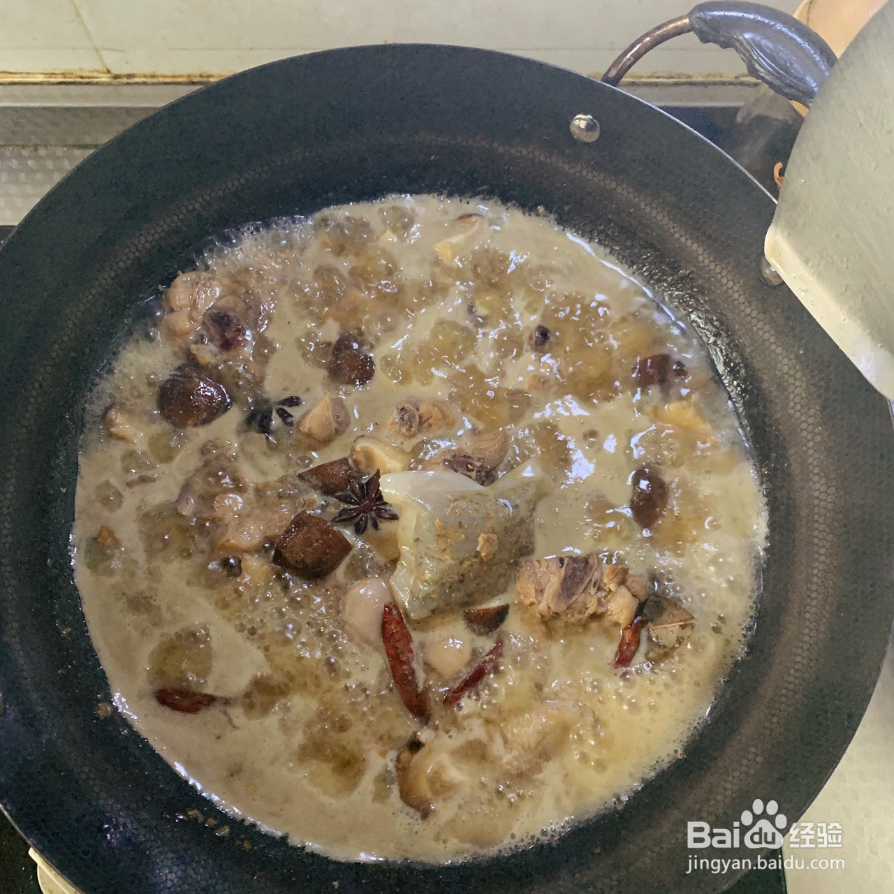 土豆香菇炖鸡块的做法
