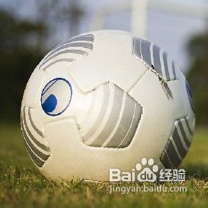 如何挑选足球