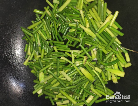 简单的蒜薹炒鸡蛋