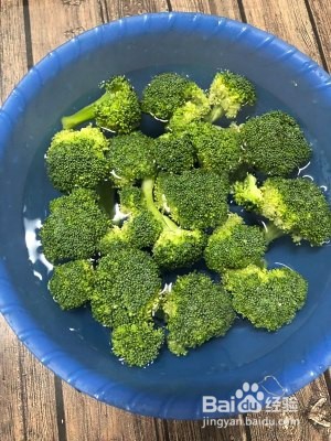 食补养生凉拌西兰花的做法