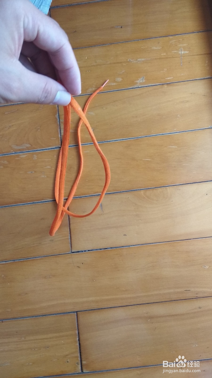 如何用一个鞋带做简易的中性笔的支架