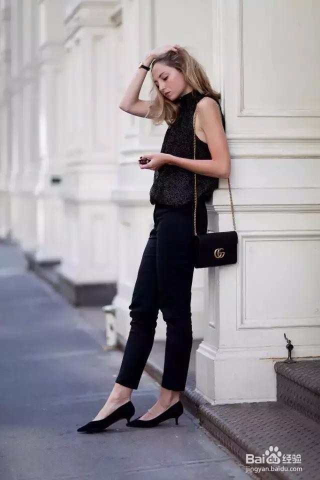 赶紧把小白鞋、细高跟收起来，今年火的是这双！