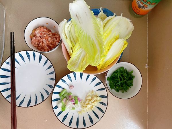 蒜蓉娃娃菜金针菇肉卷