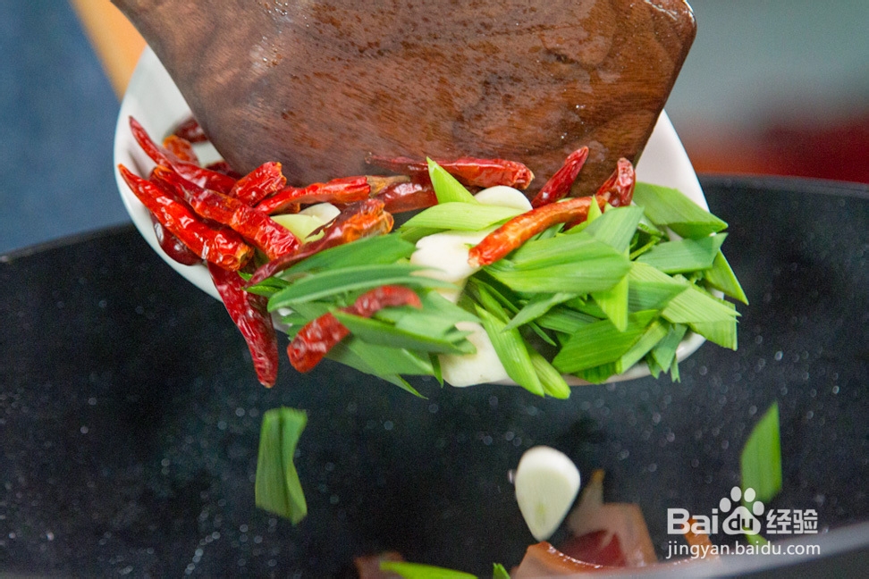 厨爸教你做腊肉杂菇煲