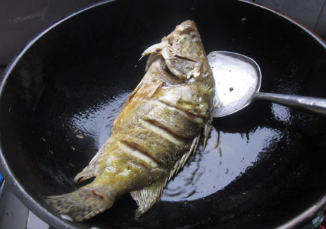 黄山的臭桂鱼是怎么做的