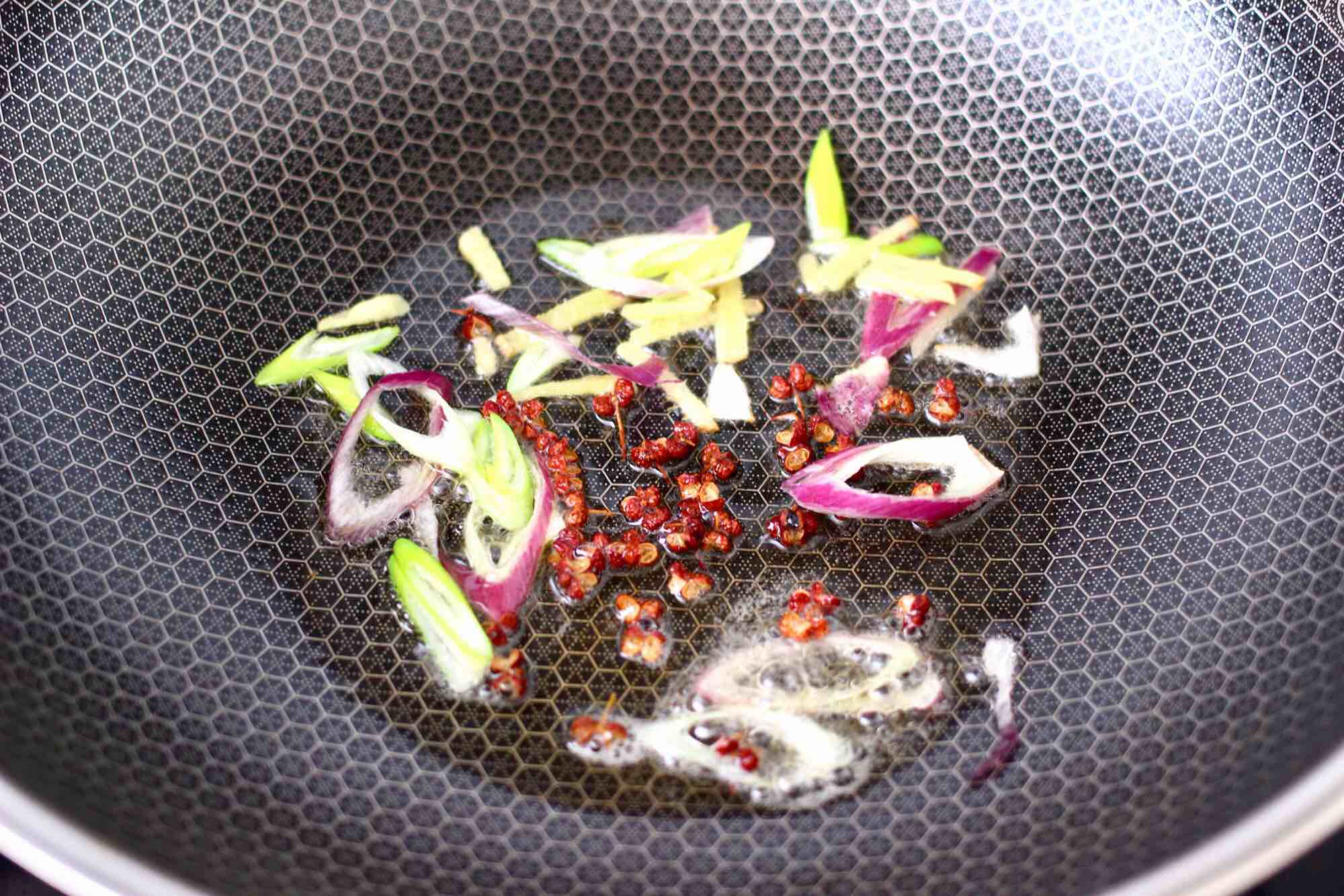 干锅脆鱼的做法