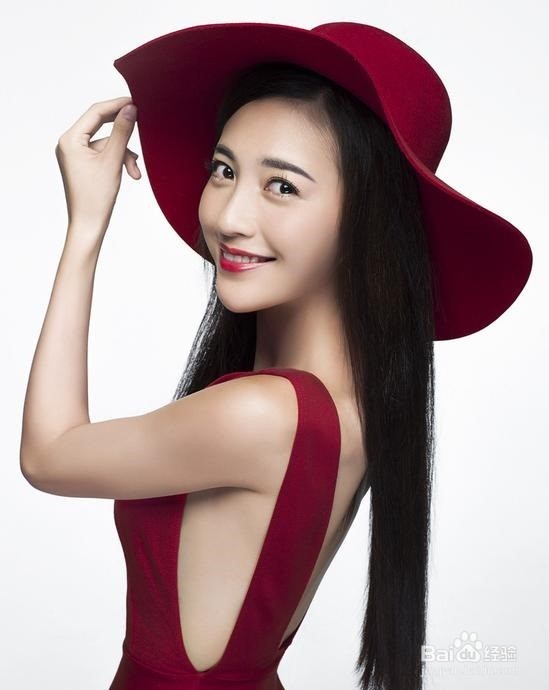 包文婧首谈柳岩伴娘事件：包贝尔至今未释怀