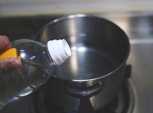 蒜油藕片的做法