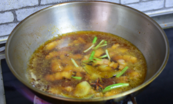 红烧肉炖土豆