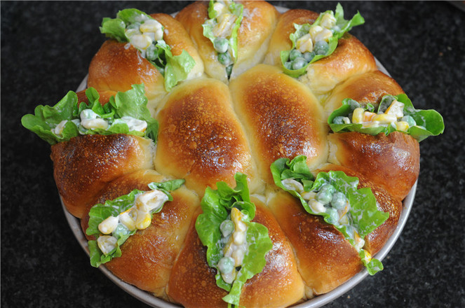 蓝莓沙拉花环面包