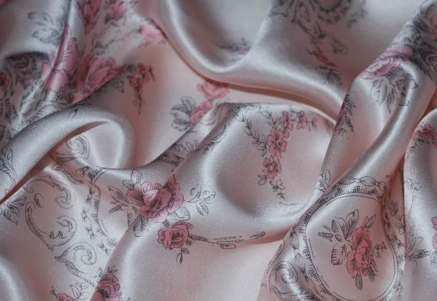 真丝面料和涤纶是不是一种面料？还是分为两种啊