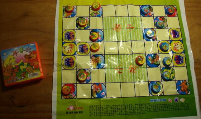 小时侯玩的“象狮虎豹狼狗猫鼠”游戏,但忘了规则