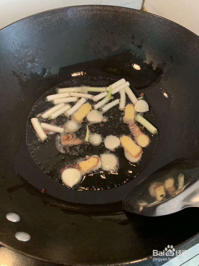 谁都能做好的青笋香菇烧兔肉