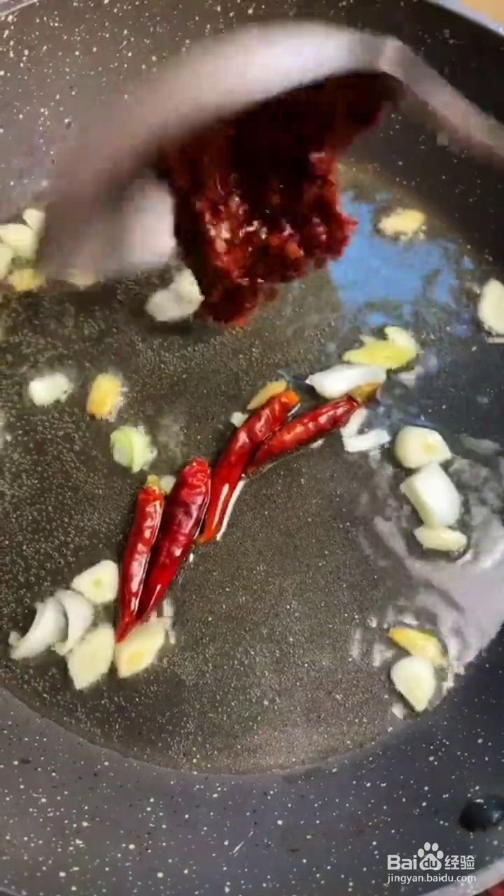 如何制作麻辣好吃的虎皮鸡蛋？