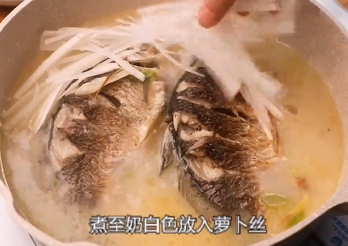如何炖制鲜美萝卜丝鲫鱼汤