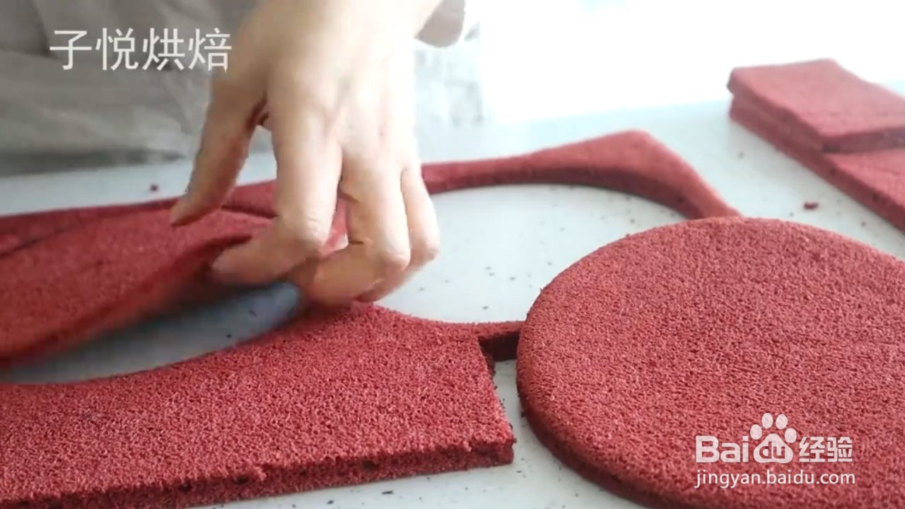 如何制作红丝绒草莓果冻蛋糕