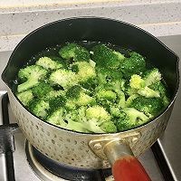 如何制作西兰花炒虾仁便当