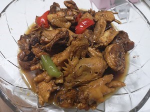 如何制作红烧三黄鸡？