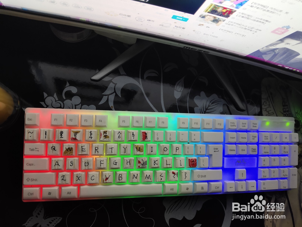 怎么让电脑键盘亮