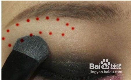 6步教你打造狂野烟熏眼