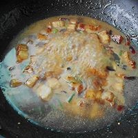 秘制五花肉炖土豆的做法