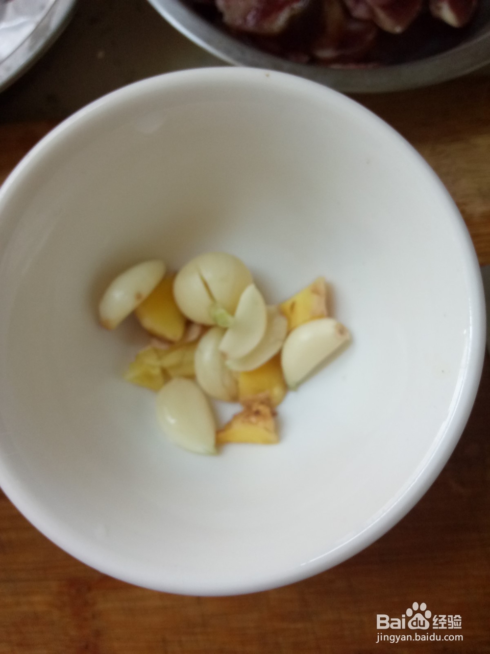 家常芹菜炒香肠