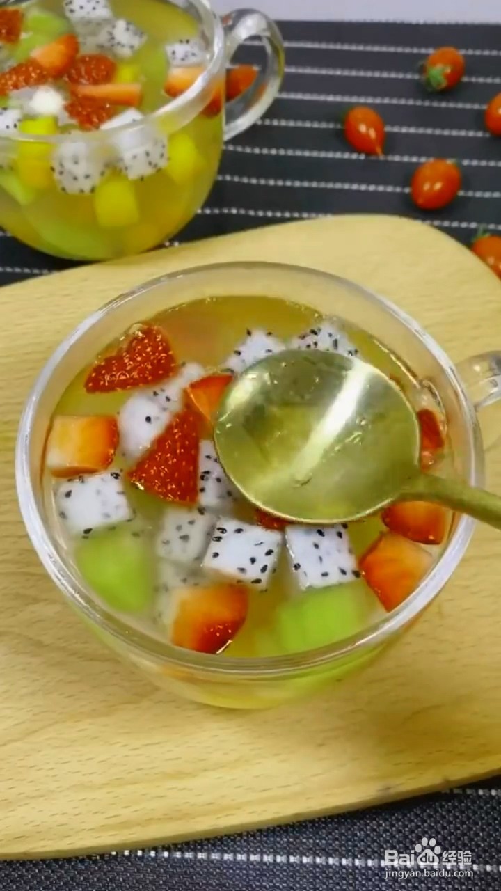 如何制作冰凉爽口的水果果冻