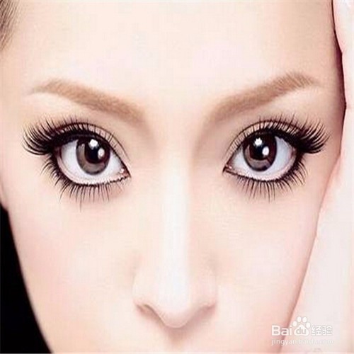化妆的时候怎么给自己画眼线