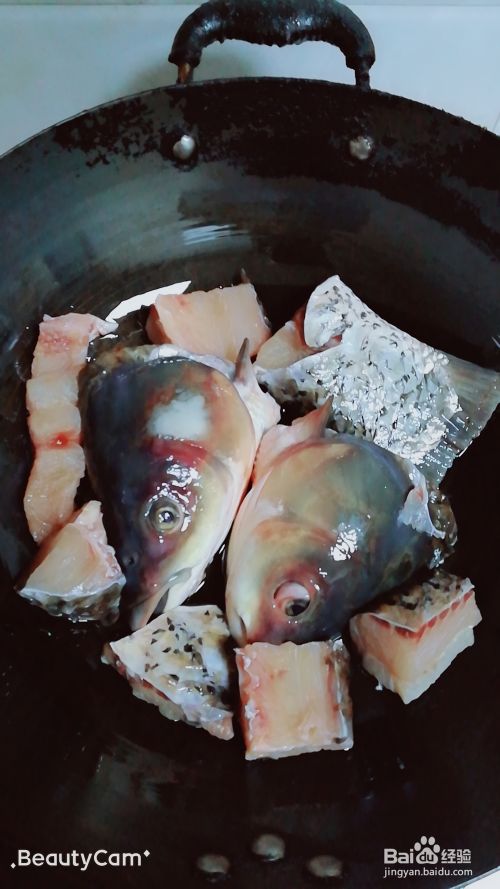 海鲜美食-鱼头鱼尾豆腐锅