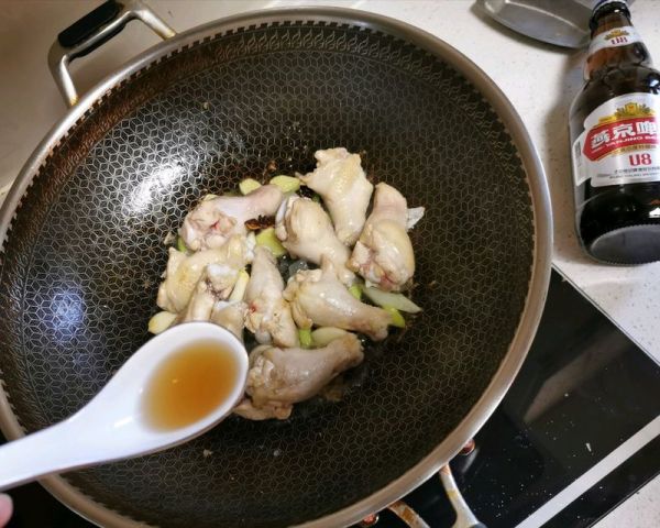 醇香啤酒鸡翅根烧土豆