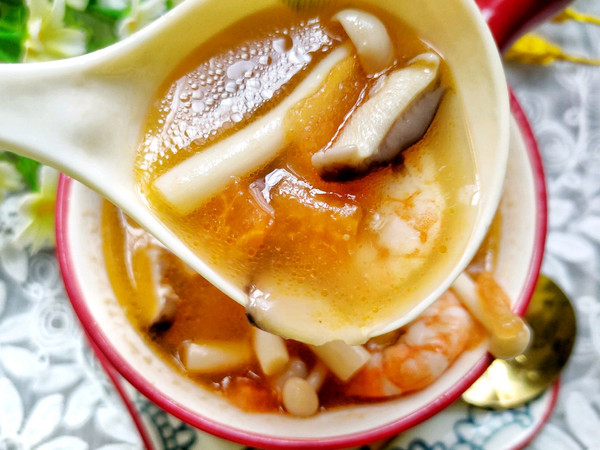 营养补钙番茄虾仁菌菇汤